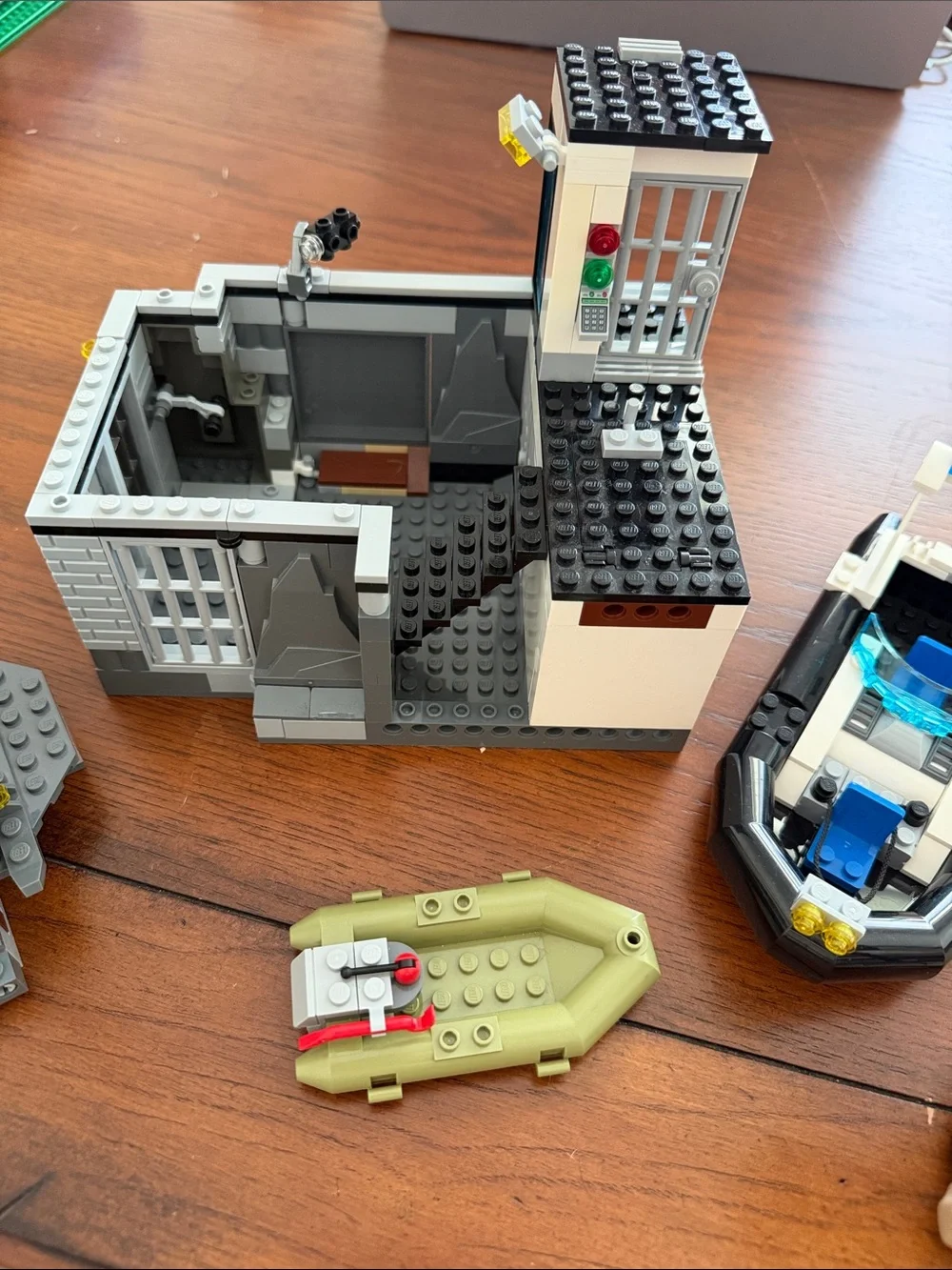 Lego prisoner island 60130 *INCOMPLETE* set